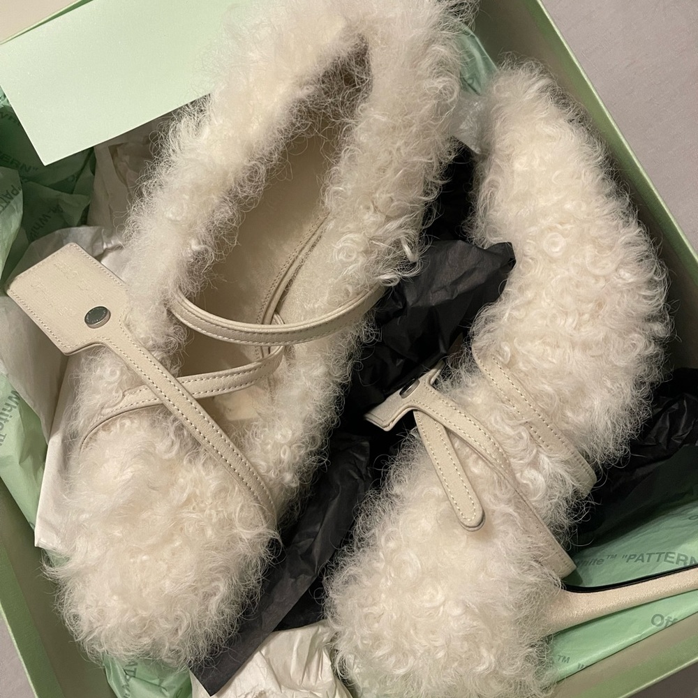 Off White Leather Trimmed Shearling Pump